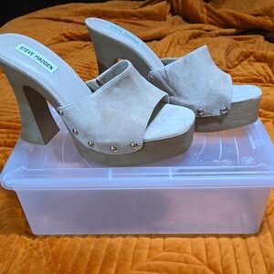 Steve Madden Beige Suede Studded Mules Size 9.5